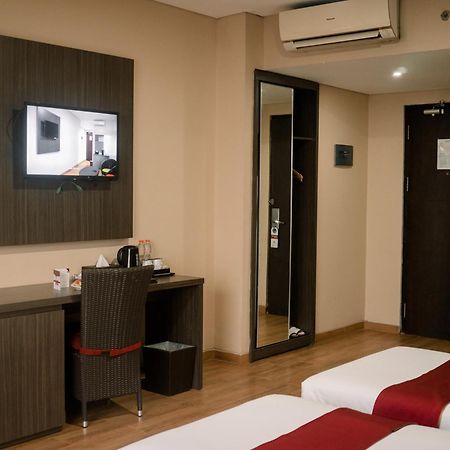 Merapi Merbabu Hotels Bekasi Exterior photo