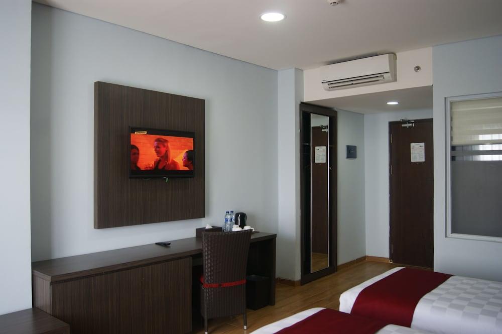 Merapi Merbabu Hotels Bekasi Exterior photo